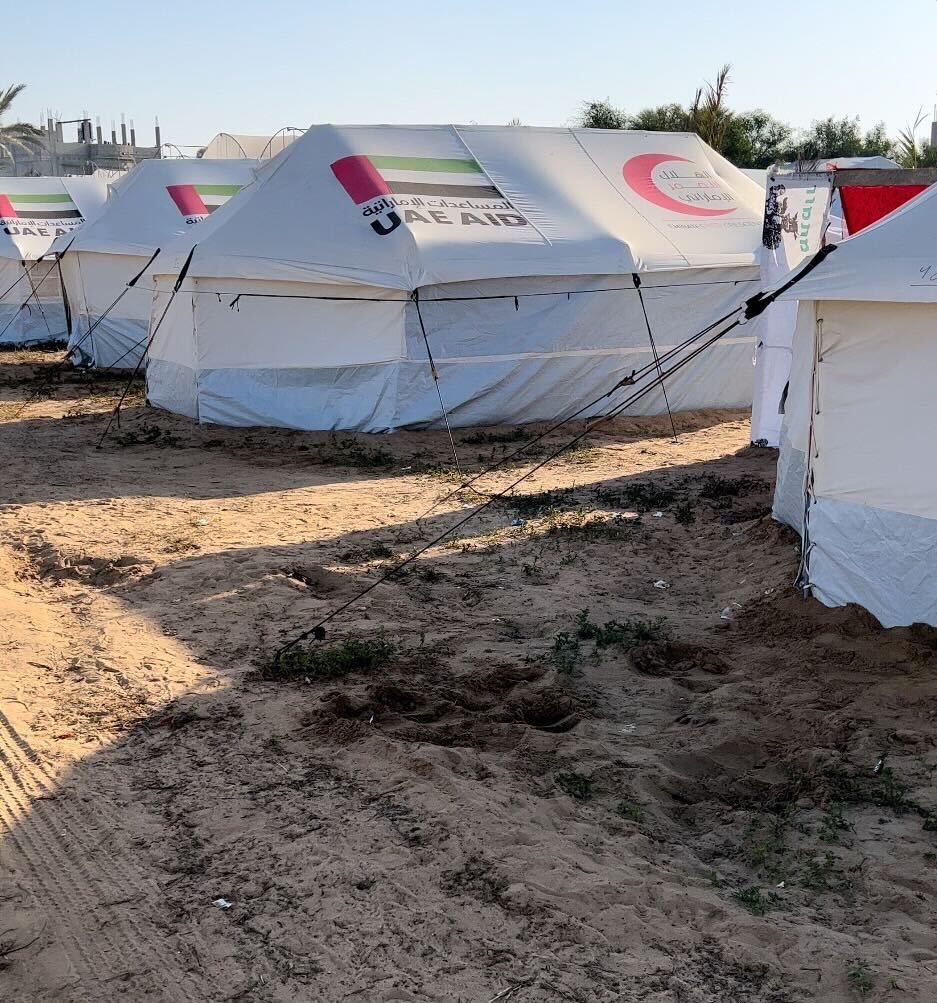 كان امنيتي الاقي خيم عليها علم دول تانية من الي صدعونا بانهم معنا وانهم واقفين داعمين النا 😅 

انضحك علينا بهالحرب بطريقة رهيبة، ومش هقدر اقول الا شكرا يا الامارات عنجد 🌟