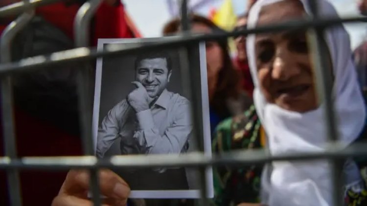 Mesut Yeğen: Kürtleri ve Demirtaş’ı Araştırmak

nerinaazad2.com/tr/news/life/p…