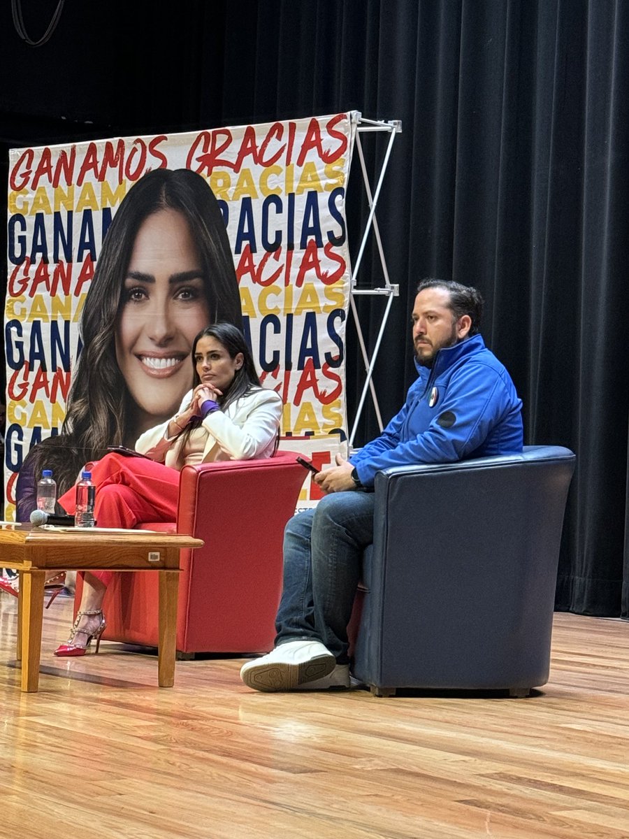 cesar1985's tweet photo. Infinitamente agradecidos con todos los que nos brindaron su apoyo en campaña, desde ya toca trabajar y escuchar a la ciudadanía. La Alcaldesa @AlessandraRdlv lo tiene claro, la @AlcCuauhtemocMx será la mejor de la Ciudad y el país!! #Ruta33 #Hipodromo #LaSalle https://t.co/Szabwck51o