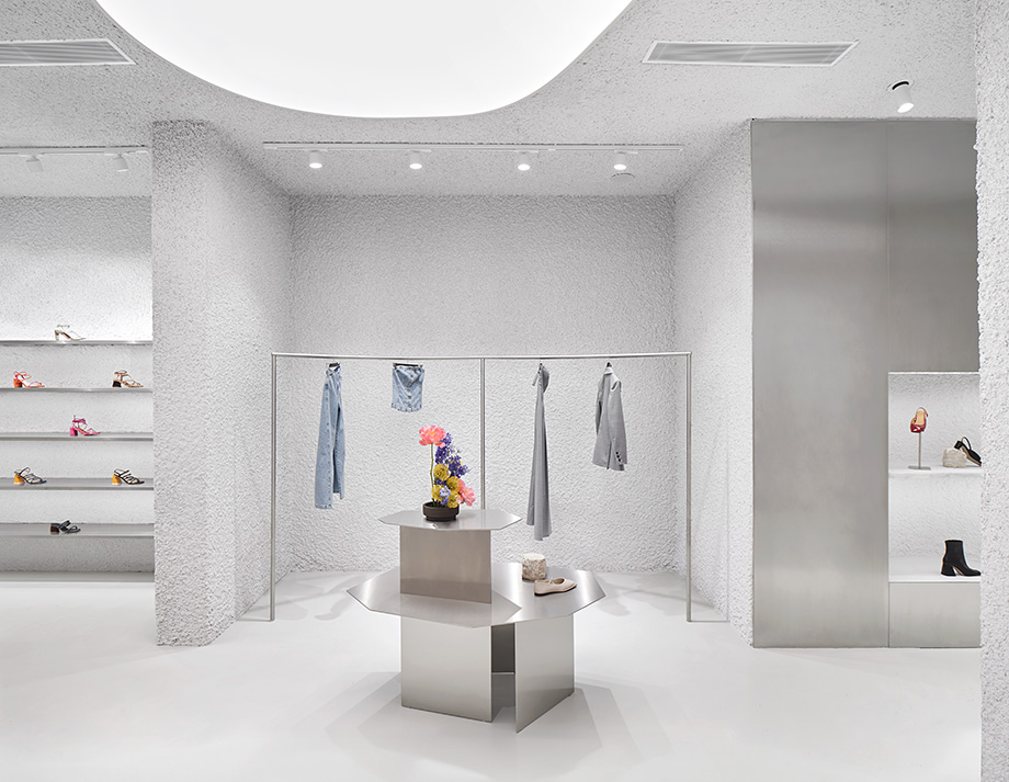 Interior_es's tweet image. #ALOHAS ha confiado en Clap Studio, la firma fundada por Jordi Iranzo y Àngela Montagud, para diseñar su primera #flagshipstore en #Barcelona.
-&amp;gt; Fotografías: José Hevia
-&amp;gt; interioresminimalistas.com/2024/06/28/yor…
-&amp;gt; #diseñointerior #diseñodeinteriores #diseñodetiendas #diseñocomercial