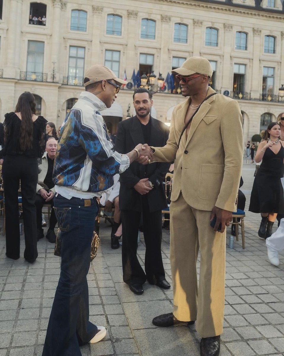 UpscaleHype's tweet image. .@Pharrell, @Russwest44 (rstyle.me/+3Pr8XppT5WY5D…), and Mike Amiri (rstyle.me/+zOry3XNExAsUZ…) at Vogue World in Paris.