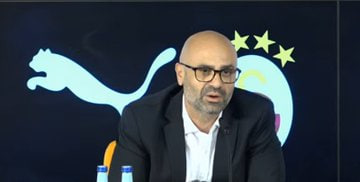 RuyaBetOfficial's tweet photo. Puma Orta Doğu Genel Müdürü Taner Seyis: "Fenerbahçe'yi yıllar önce Elit A Kategorisi'ne ekledik. Şimdi Galatasaray için buradayız ve onlar da aynı kategoride yer alacak." https://t.co/0M7InOM6wy