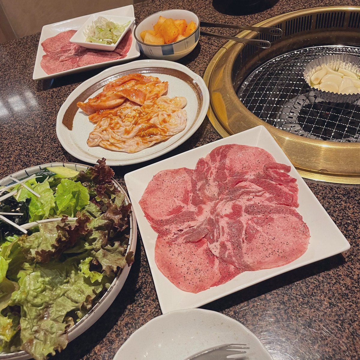 siori__26's tweet photo. 常連の近所焼肉👨🏼‍🦲🤎
３年記念日❕あっという間だね❕
これからもよろしくねしゅんぴ😗🤎
(あんま怒らせんなよ❕😌w)

@fps_yodare https://t.co/kmFZnFHFCs