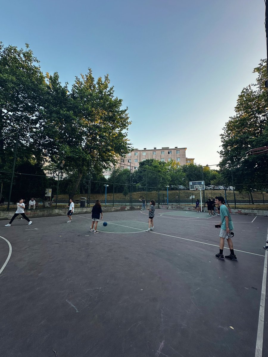 ESER KÖSE (@eserkose) on Twitter photo Sevgili Başkan <a href="/Dr_MBulentOzmen/">Dr. Mithat Bülent Özmen🐾</a> Akşemsettin Parkı Basketbol Sahasında oynayan Gençler için Potalara file takılması, saha içi ışıkların kontrolü Basketbolu ve Eyüp Sultan’ı çok seven gençler sizden çok acil dönüş bekliyor 🤲🤲🤲 İlginiz için şimdiden Teşekkürler. <a href="/eyupbelediyesi/">Eyüpsultan Belediyesi</a> Sevgili Başkan <a href="/Dr_MBulentOzmen/">Dr. Mithat Bülent Özmen🐾</a> Akşemsettin Parkı Basketbol Sahasında oynayan Gençler için Potalara file takılması, saha içi ışıkların kontrolü Basketbolu ve Eyüp Sultan’ı çok seven gençler sizden çok acil dönüş bekliyor 🤲🤲🤲 İlginiz için şimdiden Teşekkürler. <a href="/eyupbelediyesi/">Eyüpsultan Belediyesi</a>