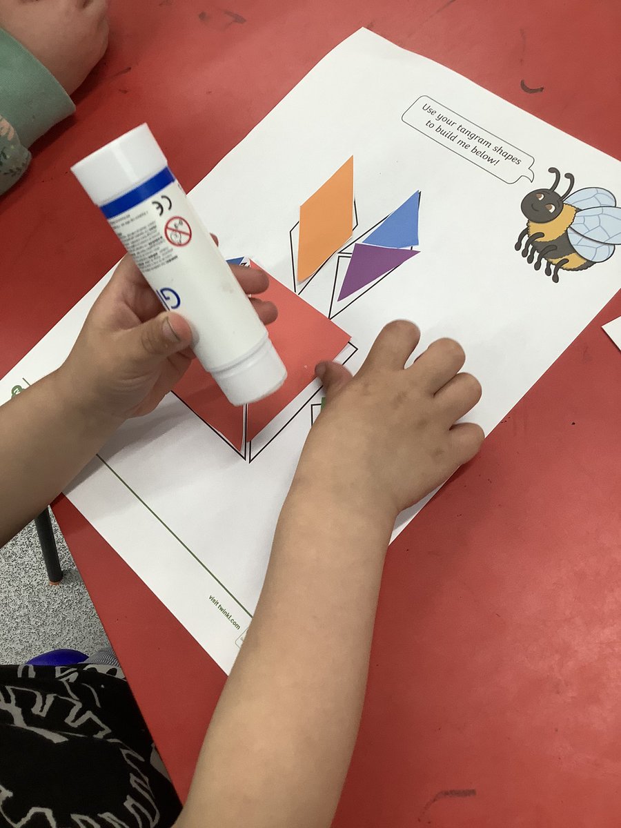 BCAMuddyBoots's tweet photo. Submerging ourselves into our minibeasts topic with books, shape pictures, bug hunts, and learning life cycles. https://t.co/8966YbvGdA
