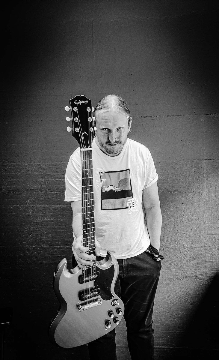 I've finished mixing my new OCEANICA record, "Try Not To Dwell On It" and it's now going to be mastered in Dolby Atmos by Grammy-award winning engineer, Alan Douches.
🤘🙂

It's a 21-minute single track of post metal epicness!

#musician #postmetal #Audio #metalmusic #Producers