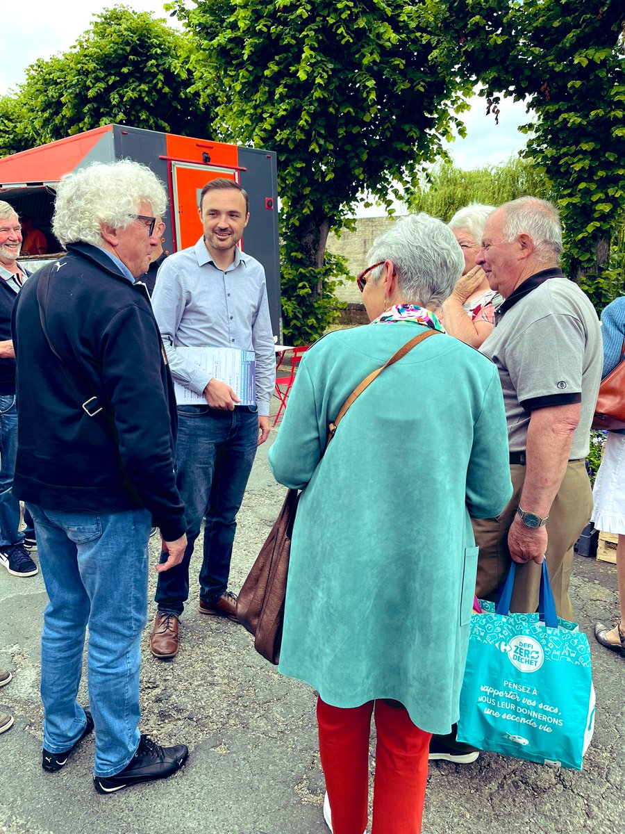 Fanny (@fanny_bzh22) on Twitter photo À la rencontre de nos concitoyens ce matin sur le marché de Guingamp #circo2204 votons <a href="/CyrilJOBIC/">JOBIC Cyril</a> on ne peut pas faire plus local et ancré au terrain ! 😏 À la rencontre de nos concitoyens ce matin sur le marché de Guingamp #circo2204 votons <a href="/CyrilJOBIC/">JOBIC Cyril</a> on ne peut pas faire plus local et ancré au terrain ! 😏