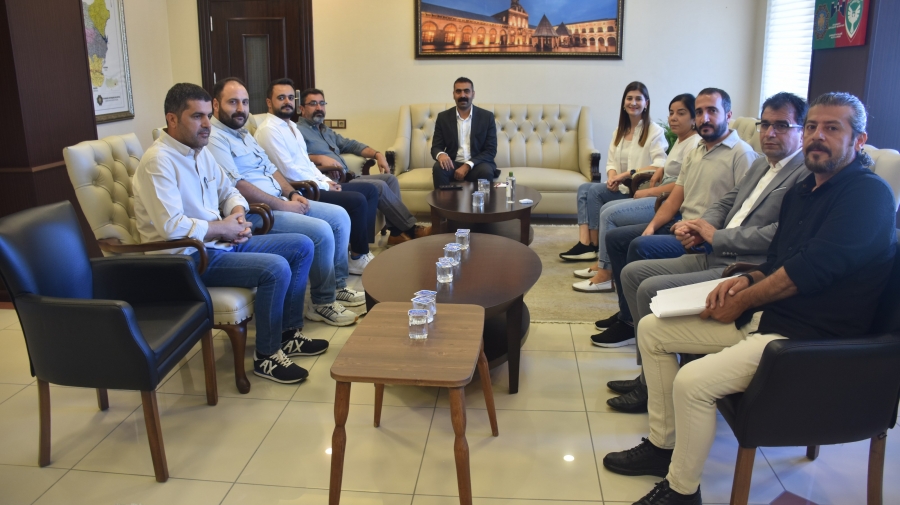 📌 JMO’dan Eş Başkanımıza Ziyaret

✅ Jeoloji Mühendisleri Odası Başkanı Hüseyin Alan ve yönetim kurulu üyeleri, Eş Başkanımız Doğan Hatun’u ziyaret etti. Alan, Eş Başkan Hatun’a görevinde başarılar diledi.

🔽 Kurmancî:
📌 JMOyê serdana Hevserokê me kir 

✅ Serokê Odeya