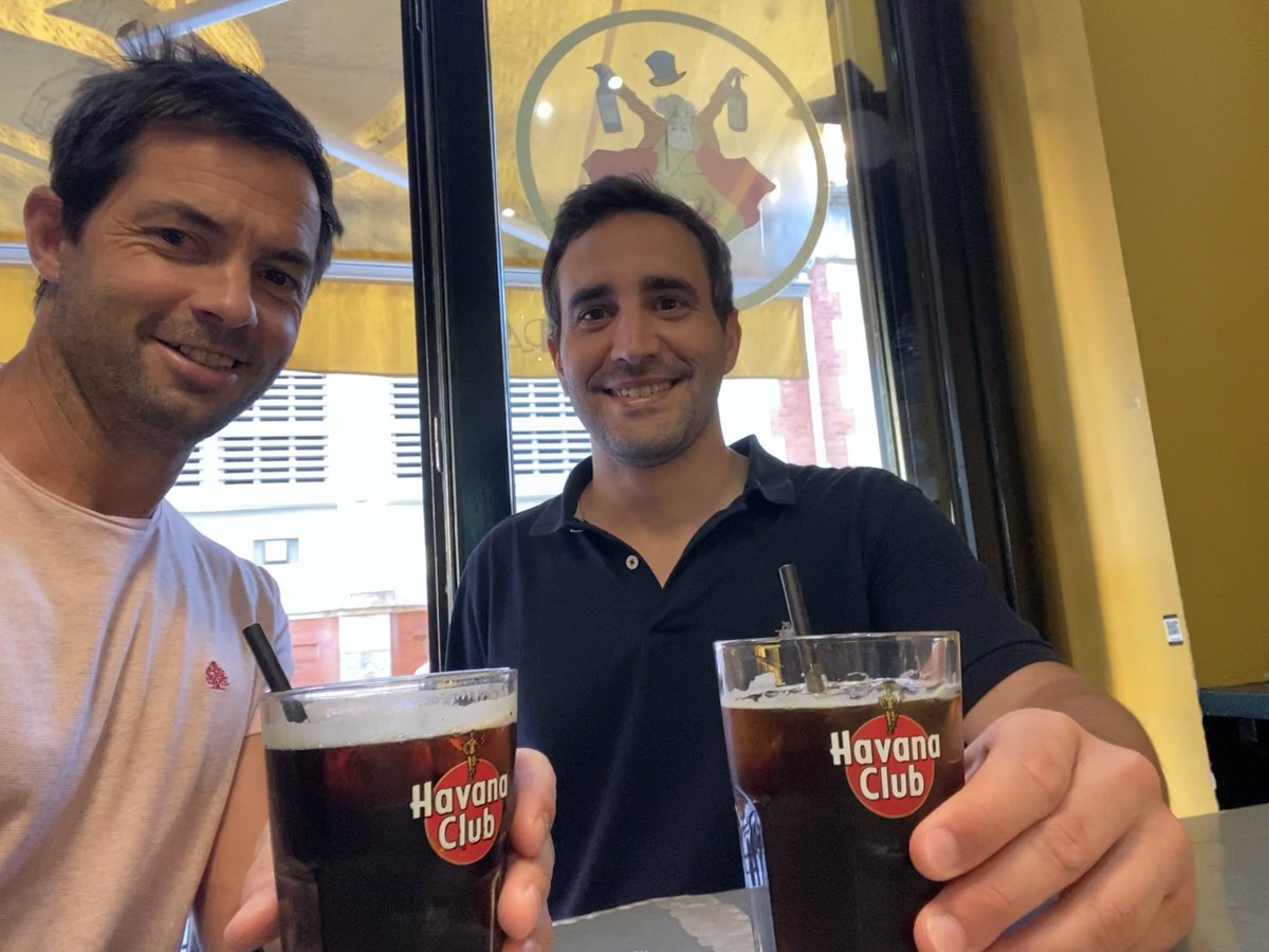 Visite de la ferme avec un collègue agronome Argentin <a href="/PioneerSemillas/">Pioneer Semillas</a> 🇦🇷 <a href="/JulianIsasti/">Julian J. Isasti</a> 
De la #pampa 🇦🇷 a los #landes 🇫🇷 
🌽 Ensayos <a href="/PioneerSeeds/">Pioneer Seeds U.S.</a> 
🚜 Sembradora <a href="/PPlantingARG/">Precision Planting Argentina</a> 
🍹 <a href="/FernetBrancaARG/">Fernet Branca. Único</a>