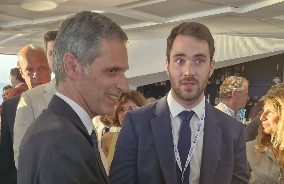 dmslogAI's tweet photo. 🚢 Marseille sparks innovation: CMA CGM &amp; https://t.co/oWxicKZSZH on a powerful partnership! 🤝
🔗 https://t.co/6tARiqXL2U

📰 Yesterday, the International Chambers of Commerce and Industry meeting in Marseille ignited a spark of innovation. Our CEO, Xavier des Minières, had t... https://t.co/a0b8Tsshat