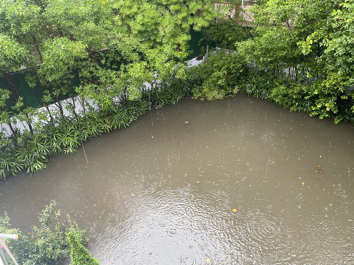 IndiaCrooks's tweet photo. #ManishTewari, MP from #Chandigarh (won with help of @AamAadmiParty) posted pics of his inundated house in #Delhi. But he won't say a word on #ArvindKejriwal who consistently failed in Delhi .. we know why😎
#WaterLoggin #Drainage
https://t.co/5PxS4FHNxA
https://t.co/zkjD1NSF5f https://t.co/TSiQrYzLUo