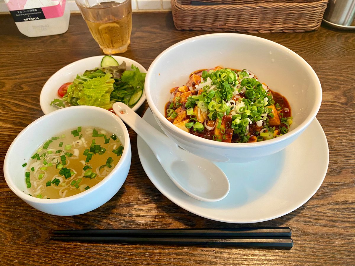barpatchwork's tweet photo. あいにくの雨ですが、本日もパッチワーク。20時から元気よく営業です！最近で特に美味しかったものを共有します。以上よろしく！#立ち飲み #新宿グルメ https://t.co/FFCvyIoO0Q
