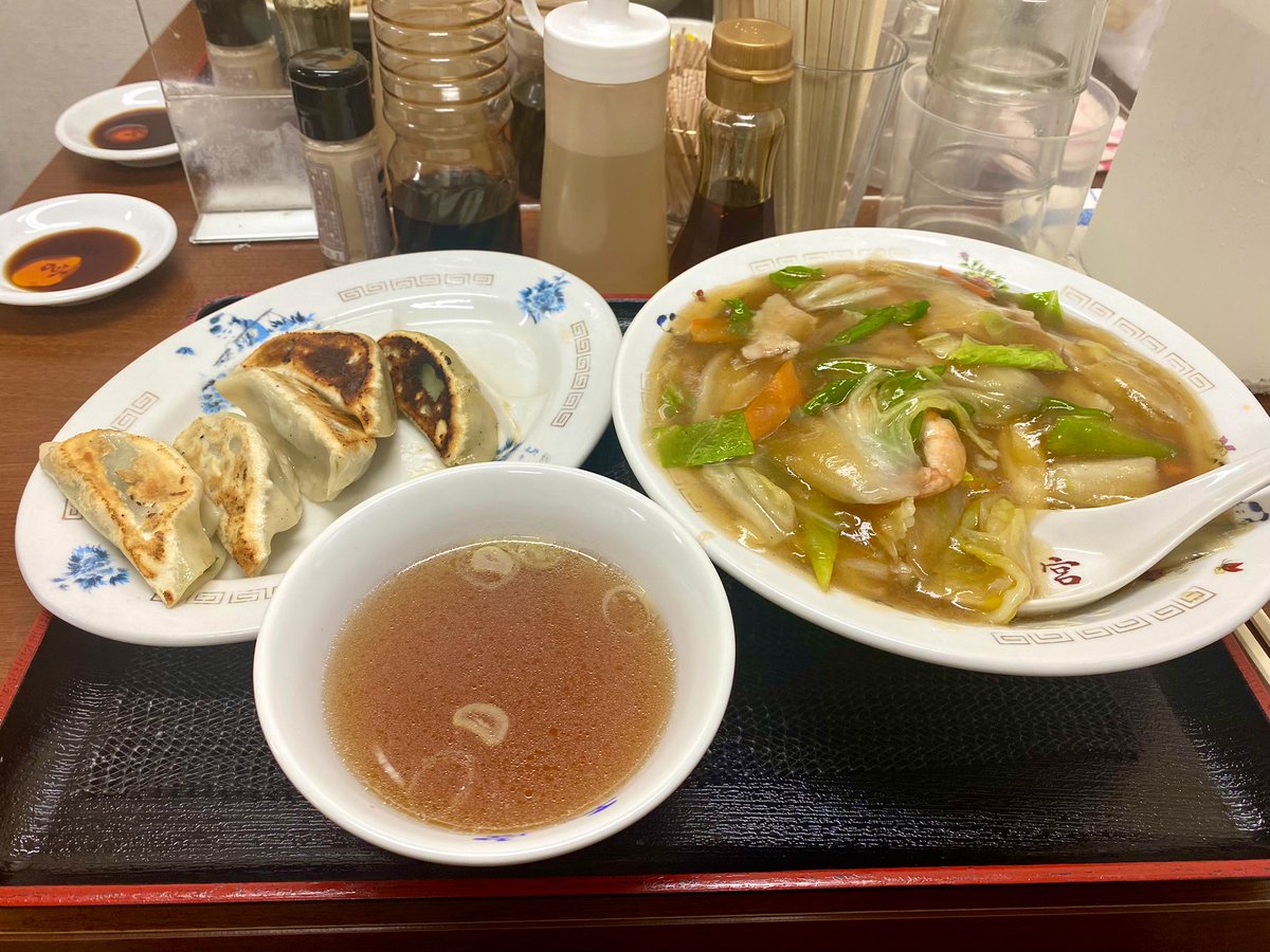 barpatchwork's tweet photo. あいにくの雨ですが、本日もパッチワーク。20時から元気よく営業です！最近で特に美味しかったものを共有します。以上よろしく！#立ち飲み #新宿グルメ https://t.co/FFCvyIoO0Q