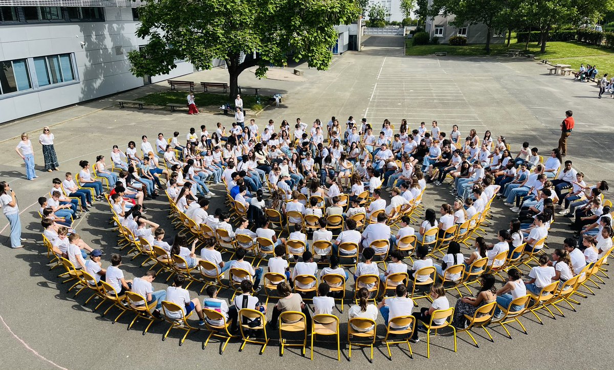 Dernier jour de cours : 
Il se trame quelque chose à Mathurin ! 😉
On vous montre bientôt… 
 <a href="/ac_orleanstours/">Académie d'Orléans-Tours</a> <a href="/dsden28/">DSDEN d’Eure-et-Loir - Académie d’Orléans-Tours</a>