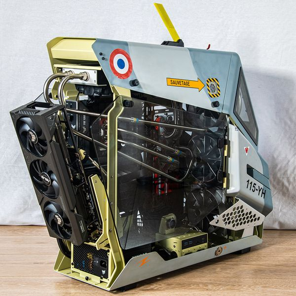 ThermaltakeInc's tweet photo. This build deserves to be in an art exhibition.
#AHT600 #matbog https://t.co/H1YTuIaG0G