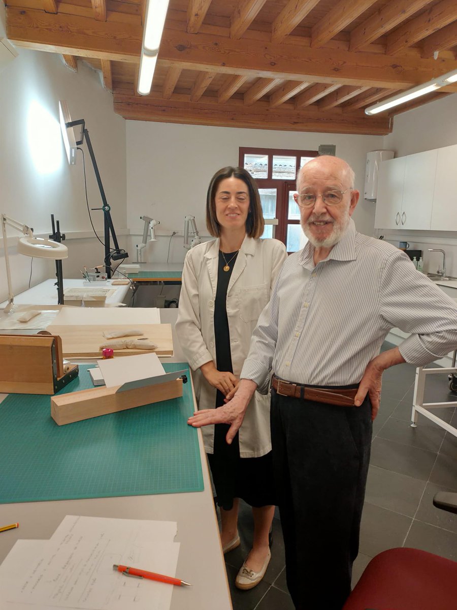 Unidad de Cultura Científica y de lnnovación UPSA (@ucci_upsa) on Twitter photo En nuestro compromiso en dar apoyo a otros centros, Salvador Jiménez colaborador de la biblioteca de <a href="/diocesissalaman/">Diócesis de Salamanca</a>, ha recibido una masterclass de la restauradora de nuestra Universidad, @KatiaMartn de cómo realizar cajas, tejuelos colgantes o costuras de cadeneta
#Divulgando En nuestro compromiso en dar apoyo a otros centros, Salvador Jiménez colaborador de la biblioteca de <a href="/diocesissalaman/">Diócesis de Salamanca</a>, ha recibido una masterclass de la restauradora de nuestra Universidad, @KatiaMartn de cómo realizar cajas, tejuelos colgantes o costuras de cadeneta
#Divulgando