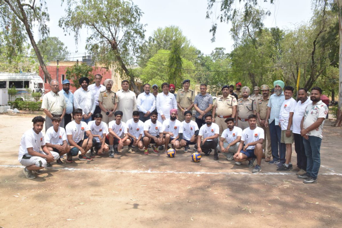 Our Mission: “Drug Free Punjab” 🚫🔗

The district-level sports fair organized by Hoshiarpur Police under the anti-drug campaign was inaugurated by Shri Brahm Shankar Jimpa, Cabinet Minister of Punjab. Sportsmen were encouraged to participate with full enthusiasm.
#DrugFreeFuture
