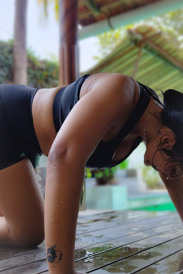 GRJd2qcWIAETIkc?format=jpg&name=900x900