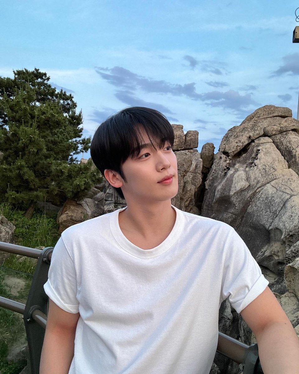 YH_CLOVER's tweet photo. 내 햇살은 너야.
너를 보는 날이 내겐 좋은날이야. https://t.co/lOuHtvOANQ
