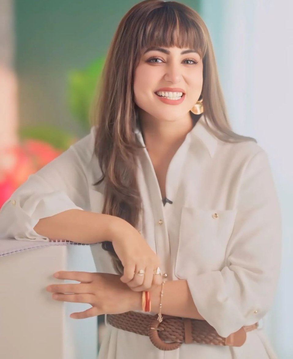 some ppl need to stop being so insensitive calling it a propaganda..she literally lost her hair and wearing a wig for ad shoots..have some decency pls ! 🙏🏻  #HinaKhan