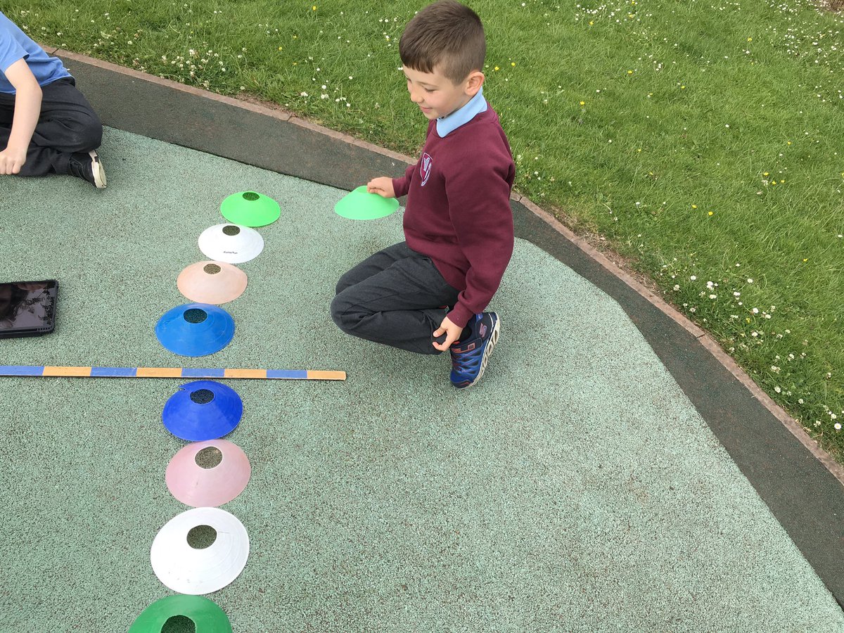 Stphilipevanspr's tweet photo. Bl 4 have been completing their maths learning outside today. We have been learning about symmetry this week so we went outside to complete symmetric figures #SPEoutdoorlearning https://t.co/awcAqXJkM1