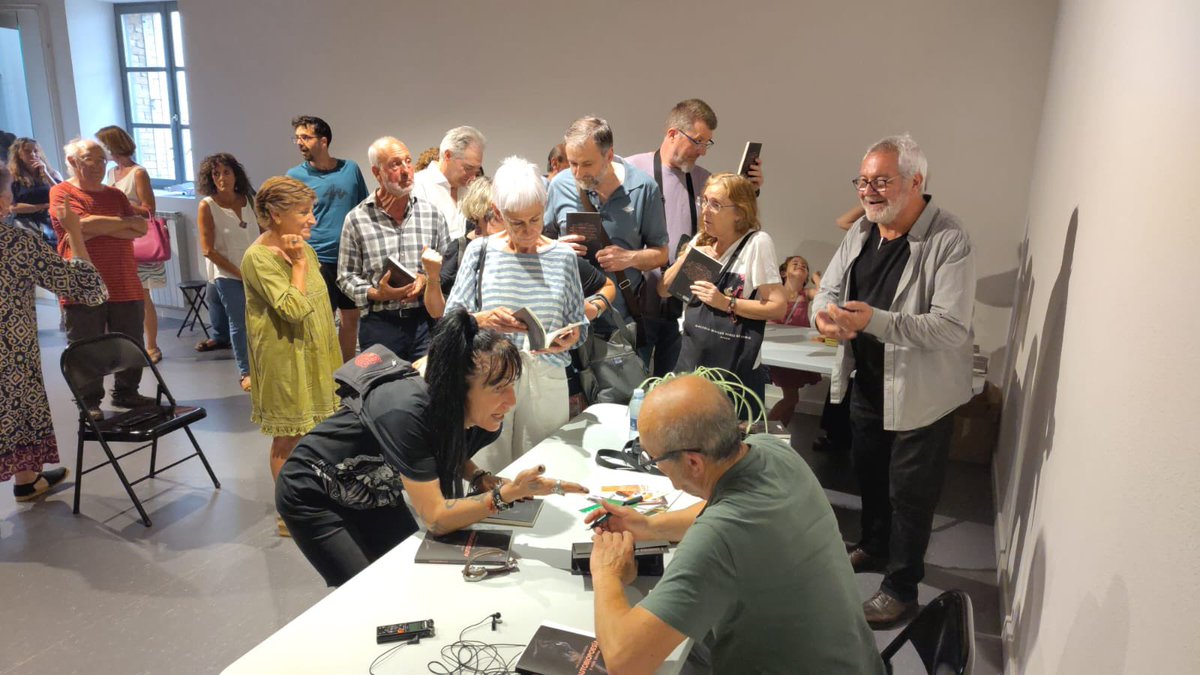 AlterEgoEdicion's tweet photo. Presentación editorial del escritor Iosu Gulina con su nuevo libro de #poesía, AUTOBIOPOESÍA, una obra llena de profundidad y belleza lírica que ha sido todo un éxito de aceptación por los lectores 😍

——
#AlterEgoediciones #poesia #nuevolibro #navarra #poeta https://t.co/h0UaWb7AzA