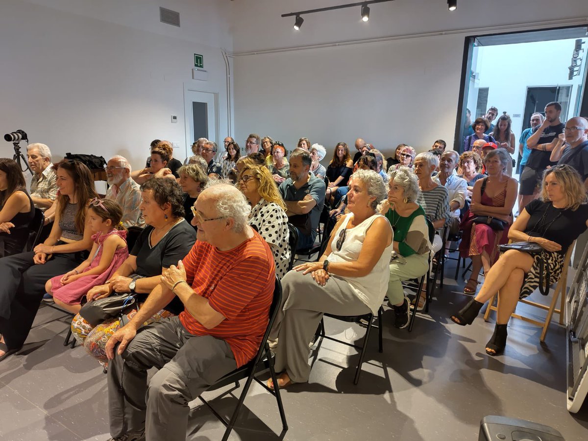 AlterEgoEdicion's tweet photo. Presentación editorial del escritor Iosu Gulina con su nuevo libro de #poesía, AUTOBIOPOESÍA, una obra llena de profundidad y belleza lírica que ha sido todo un éxito de aceptación por los lectores 😍

——
#AlterEgoediciones #poesia #nuevolibro #navarra #poeta https://t.co/h0UaWb7AzA