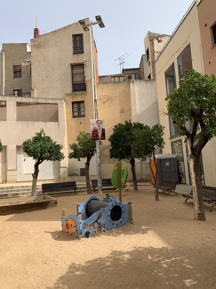 Ei <a href="/PSCTerrassa/">PSC Terrassa/❤️</a>. Nosaltres entenem que encara estigueu eufòrics per la victòria. Però potser no calia allargar els cartells electorals fins a la Festa Major!
Tot i que coneixent a l’<a href="/espailataifa/">La Taifa | Espai Tradicional Autèntic</a> en <a href="/salvadorilla/">Salvador Illa Roca</a> encara serà el pregoner sorpresa…