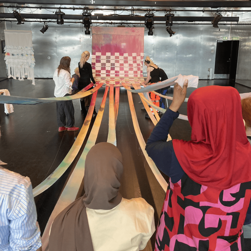 RDGWhatsOn's tweet photo. Human as LOOM?
That's the aim of the game in this evening's collaborative workshop from @thejellyReading - the next exciting part of their #OpenForArt festival!
Join them 5-6pm at their home in @BroadStreetMall
https://t.co/7UHohLr5bJ https://t.co/UJOB0Hq23x