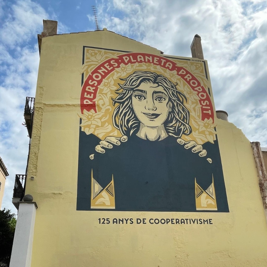 📸 Participa a la Setmana de l'Economia Social i Solidària fent-te una foto davant el mural "Persones. Planeta. Propòsit" de commemoració dels 125 anys de cooperativisme organitzat a Catalunya (c. Salvador Palmerola) posant el hashtag #MataróésESS

+info mataro.cat/sites/setmana-…