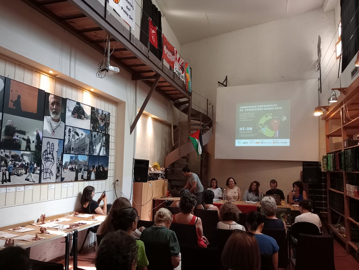 dretalasalut's tweet image. 🌍✊🏾 Comença la segona taula de les jornades "Territori Terra: Megaprojectes i extractives 🌎" on es parlarà sobre l'impacte de les indústries extractives i els megaprojectes en els nostres territoris.

 #JornadesNordSud #DefensoresDDHH