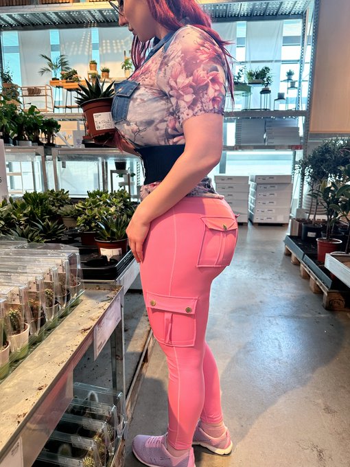 Watch Ruby's leaked NSFW photo on TwXstars