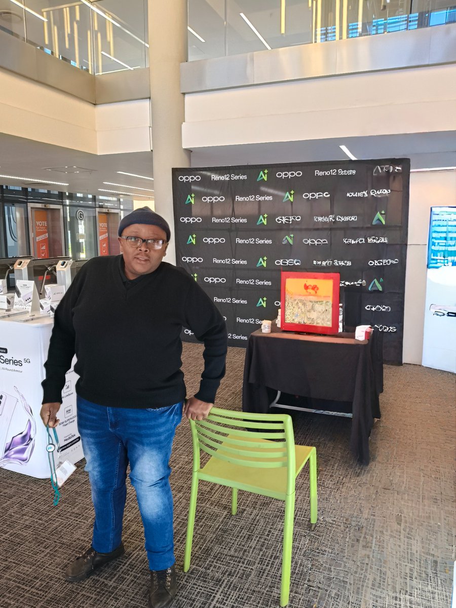 thatomahlatsane's tweet photo. Photo courtesy of OPP AI PHONE #OPPOReno12Series #OppoReno12Pro https://t.co/VCT8s2XNrp