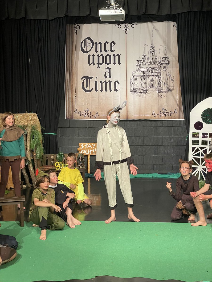 StGabrielsNews's tweet image. It&apos;s Day 2 of Performing Arts Week, and our Year 6 students are captivating everyone with their fantastic performance of Shrek! Their enthusiasm and talent shine brightly on stage, making this play a memorable highlight of the week. 🎭✨ #PerformingArtsWeek #Year6Play #Shrek