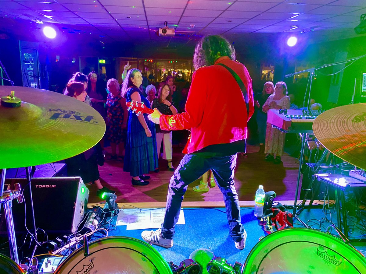 _Queenesque's tweet image. A warm and sunny day for our gig at Dunscar, in Bolton. 22/6/24
We thank you all.
(Pictures by Andrea Straw/Julie Booth/Tony Hogg)