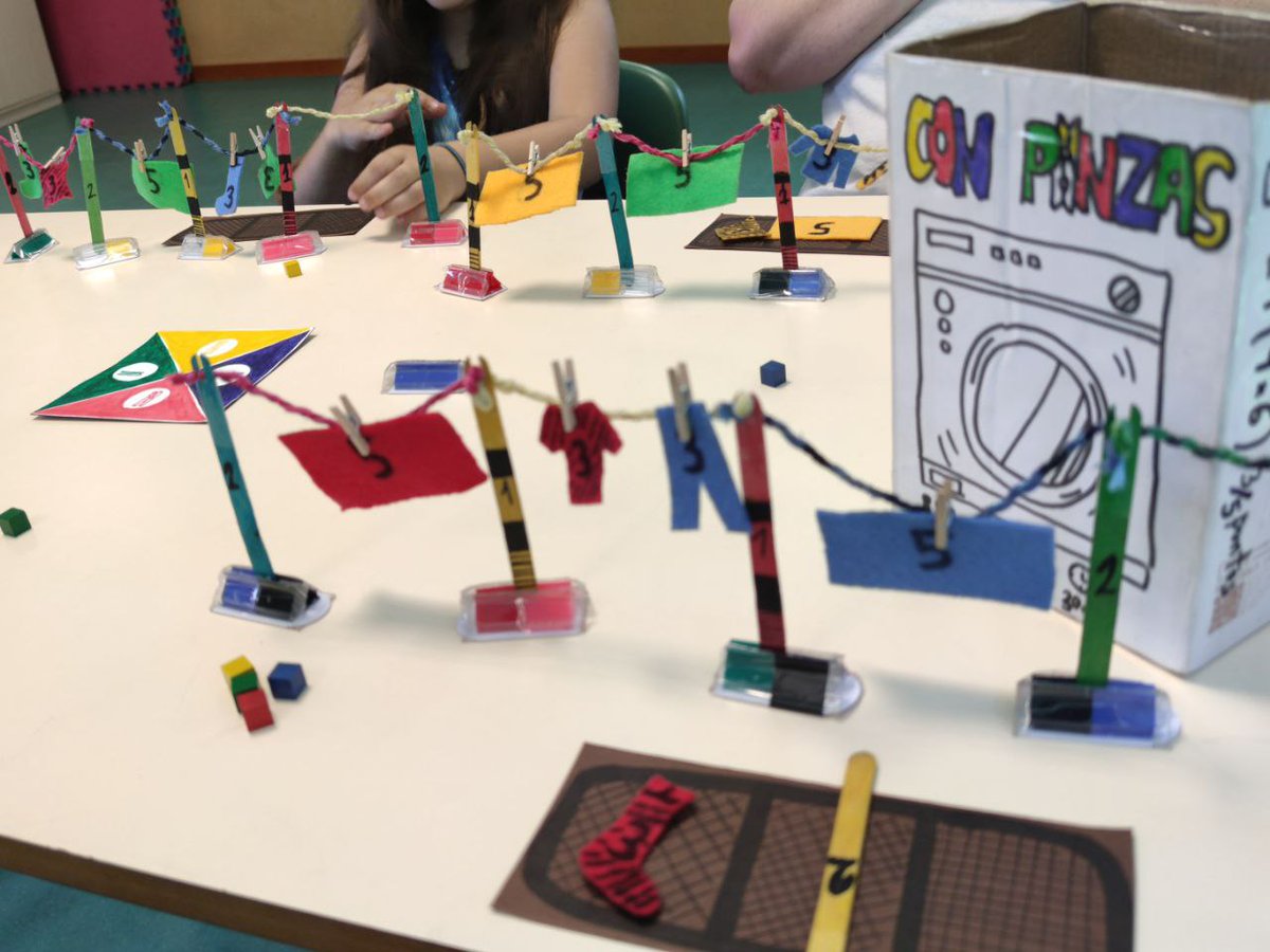 Con pinzas, de <a href="/gilbert777us/">gilbert</a> , un proto muy colorido y dinámico que gustará a grandes y peques.