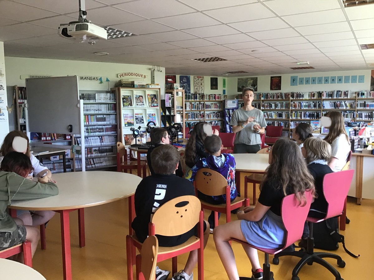 Mme Jouenne fait une séance sur le #japonais pour le dernier rendez-vous du club #Japon au #CDI du <a href="/collegecerisy/">Collège Anne Heurgon-Desjardins</a>