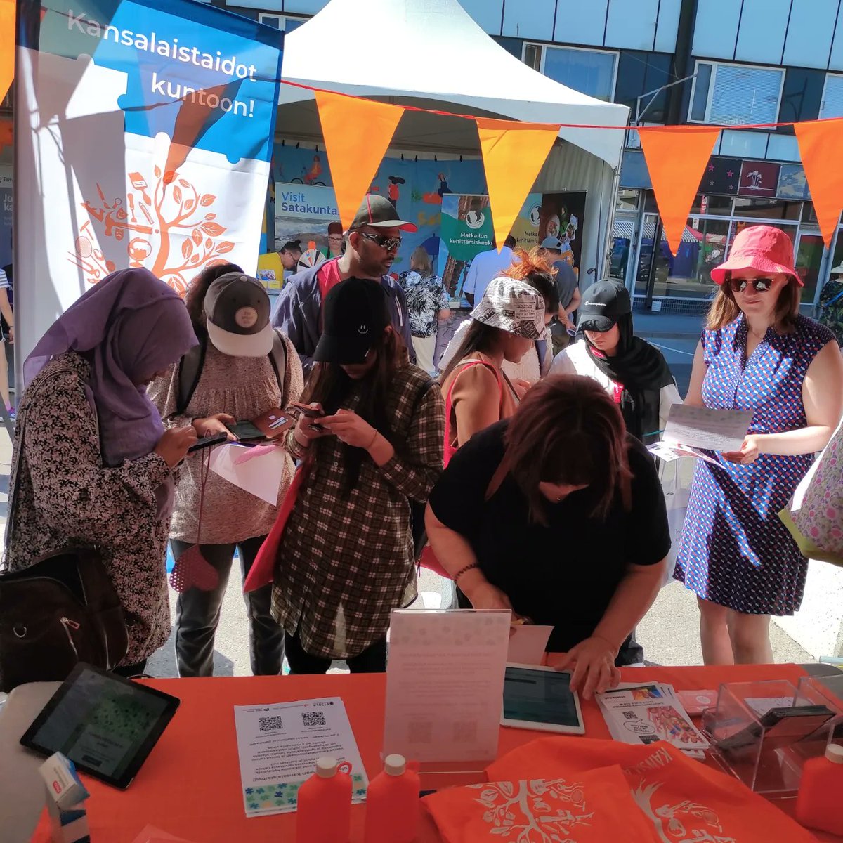 #Kansalaistaidot kunnossa? Kansalaisopistojen #SuomiAreena-teltalla on päässyt testaamaan osaamistaan arkisissa kansalaistaidoissa. Kaikilla meillä on kansalaistaidoissa jotakin kehitettävää ja eri taitojen hallinnassa on aina myös yksilöllisiä eroja.