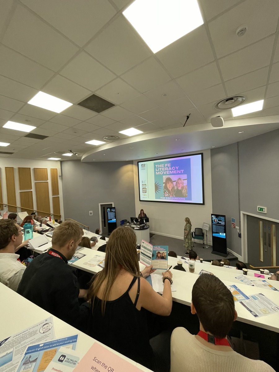 Fantastic to see so many people join the FE Literacy Movement conference (founded by @EduKayte from our FES team)  @derbyuni from all over England. Looking forward to hearing the work of others as well as presenting myself 😊