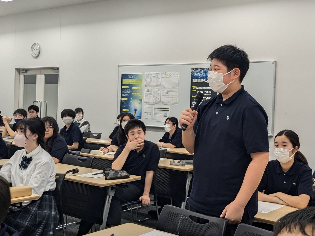 【中2特別探究】海洋ドローンJELLYFISHBOTを扱っている平泉洋行さんの講義です。海洋プラスチックについて実験したり、観察したり、分析してきた生徒がワクワクしてお話に聞き入っていました。海洋ごみになってしまう前に私たちにできることがありますね。＃日産財団