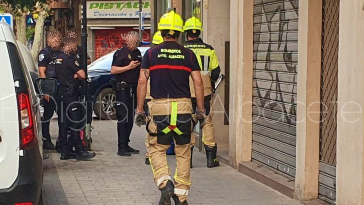 Herida y rescatada por los bomberos una limpiadora en Albacete tras quedar atrapada por un pie
eldigitaldealbacete.com/2024/06/28/her…