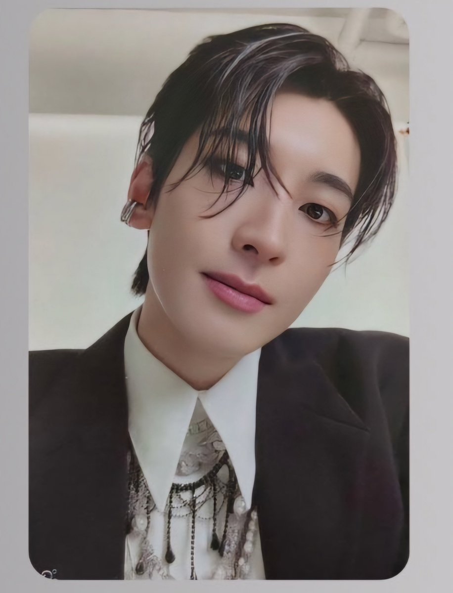 StephanieLudo17's tweet photo. wtt ph
 svt this man standard ver

have: wonwoo blonde
want: 2nd pic https://t.co/pd3htGywHl