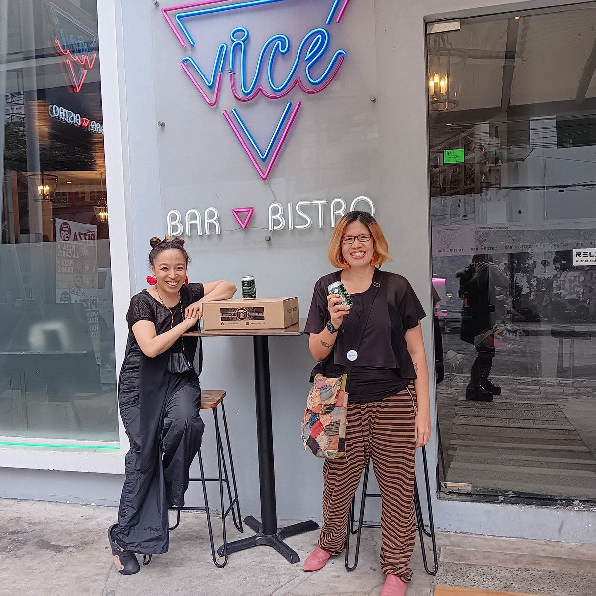 kookytuason's tweet image. Goth juice? We goth craft beer! 🍻 

Thank you Boondocks Brewing Co. for the booze! 🥰 

#taongboondocks #craftbeer #wheatale

#kookytuason #martytengco #manilaph