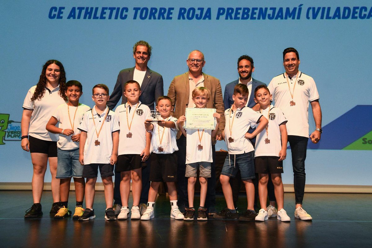 ESPORT ESCOLAR| ⛹️‍♀️9è Acte de Reconeixement als Valors Juga Verd Play

👏El <a href="/cebllob/">Consell Esportiu del Baix Llobregat</a> premia 70 equips, entitats i persones pel compromís amb els valors de l'esport 

👉<a href="/AleixVillatoro/">Aleix Villatoro</a> subratlla el "potencial educatiu de l'esport escolar català, que forma persones a través del joc"