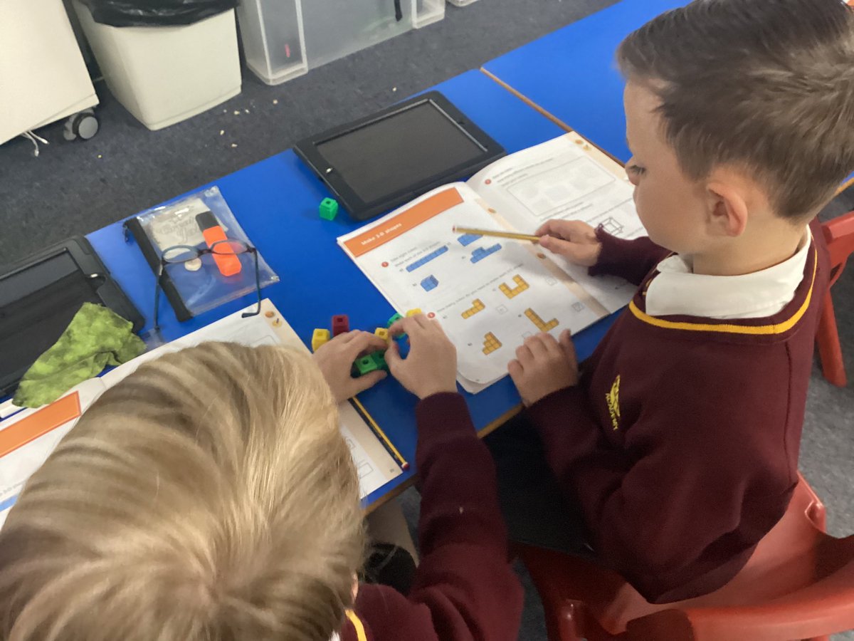 PDA_Y3's tweet image. We have been making 3D shapes in maths today. #pdamaths