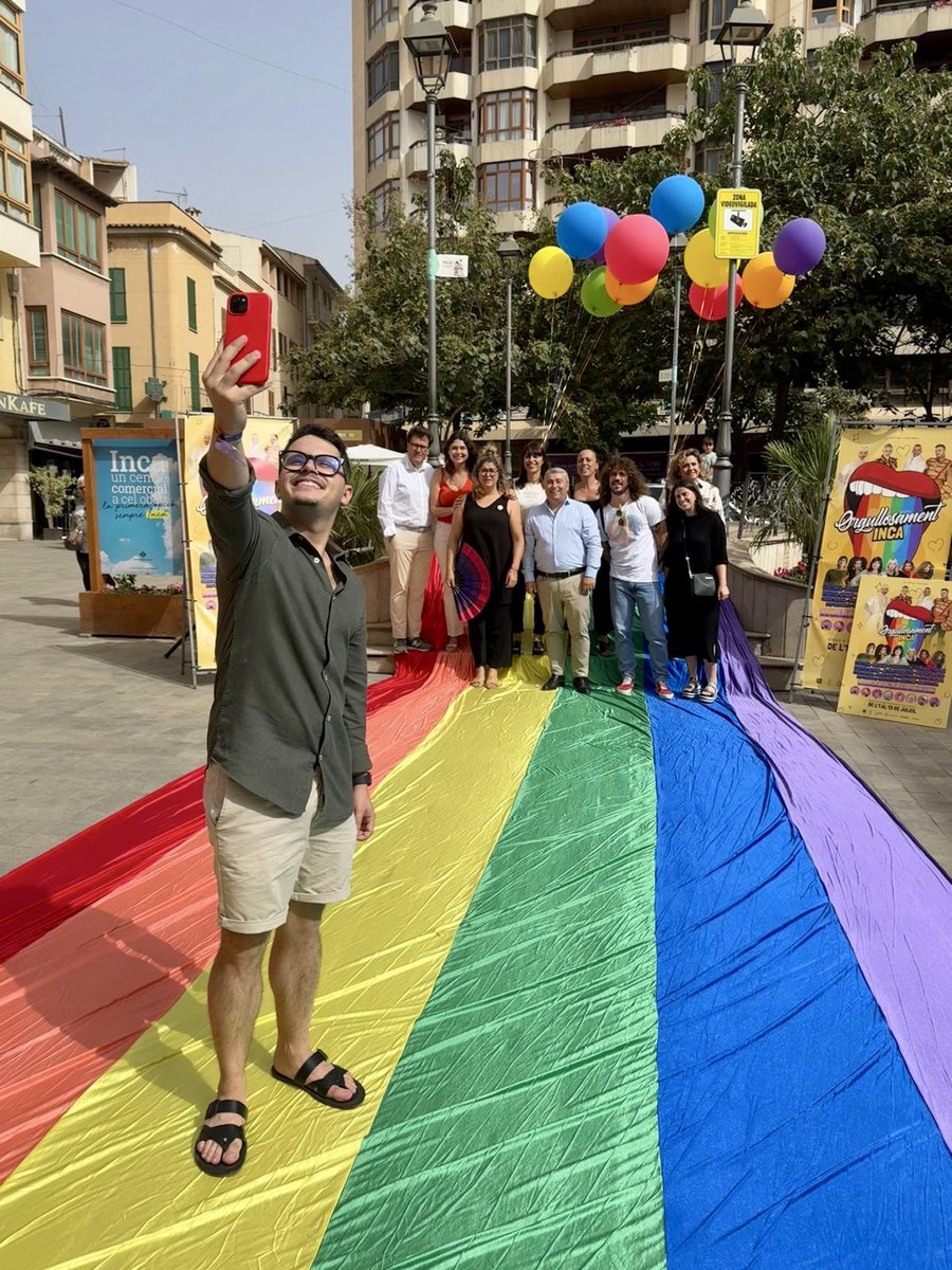 SocialistesInca's tweet photo. 🌈Avui, les i els @SocialistesInca, commemoram el Dia Internacional de L’Orgull LGTBIQ+ reivindicant amb més força que mai el dret de totes les persones de SER i ESTIMAR en LLIBERTAT. 

Enfront de l’odi, ORGULL. ❤️🧡💛💚💙💜🩷🤍

#IncaSomTots https://t.co/PDISlU9xVE