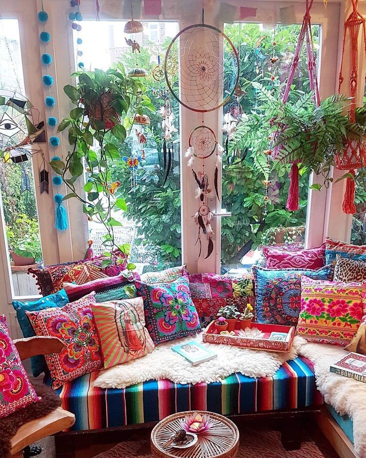 لا تترك هذا الصباح، لا تتركه يمرّ من غير أن تُلقي نظرة على قلبك، فالذين نسوا قلوبهم في الصباحات نسوا شمسهم التي لا تغيب. "جلال الدين الرومي"

صباحكم زين وجمعتكم مباركة