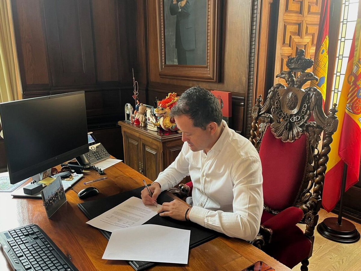 Velázquez solicita a la Junta un consultorio médico para los vecinos de Valparaíso, La Legua y Vistahermosa ver.abc.es/talnr1