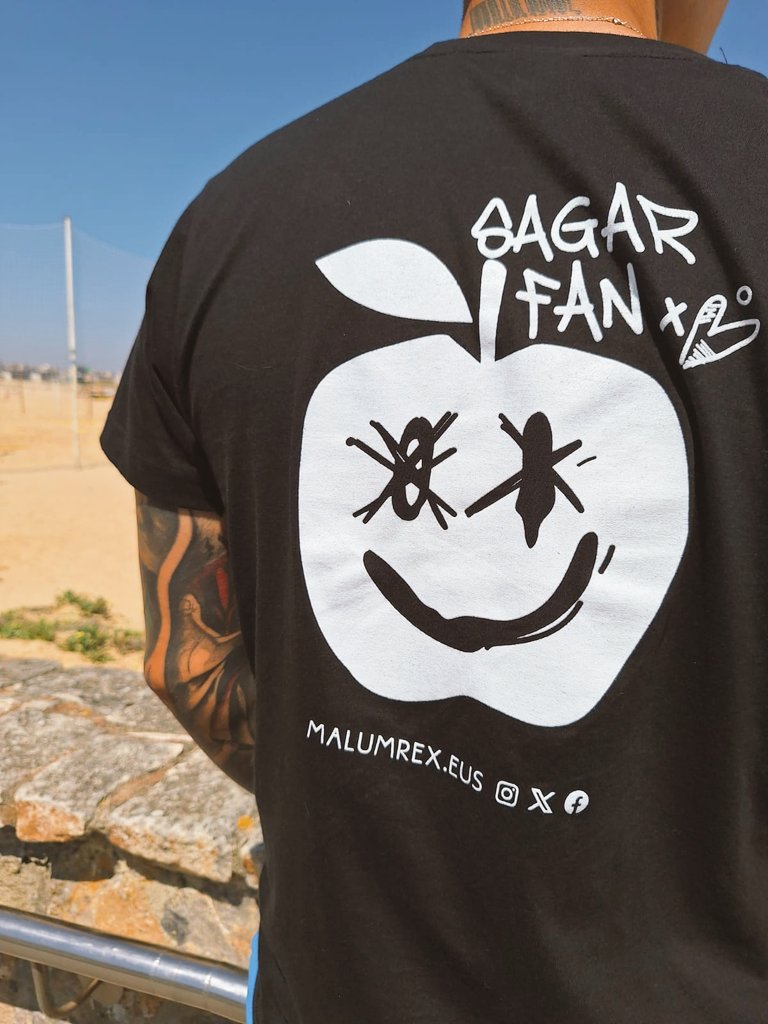 malumissagar's tweet photo. 🍏 Gorrixka, berdexka edo horixka.
🥃 Gordina, zukuan edo sagardoan.
🥂 Gosez, egarriz edo lagunekin bizitzaren alde topa egiteko irrikaz.
Gu ere. #sagarfan
.
.
.
#malumrex #sagarfan #sagarbar #malumissagar #ciderlovers https://t.co/ZyDqekbblf