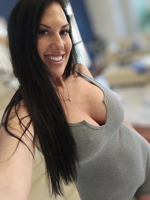 Happy Friday.💋 https://t.co/am1arSUUqa